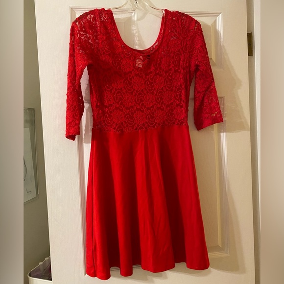 Red 3/4 length sleeve lace skater dress - Picture 2 of 8